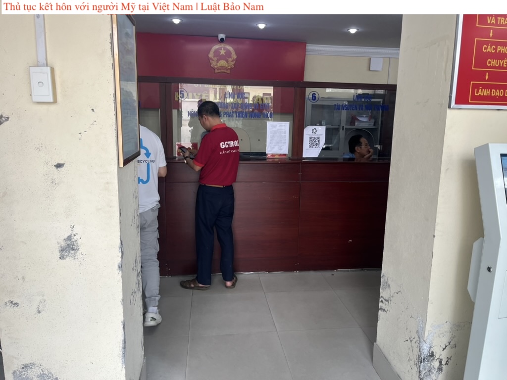 Nộp hồ sơ và nhận kết quả thủ tục kết hôn với người Mỹ tại Việt Nam